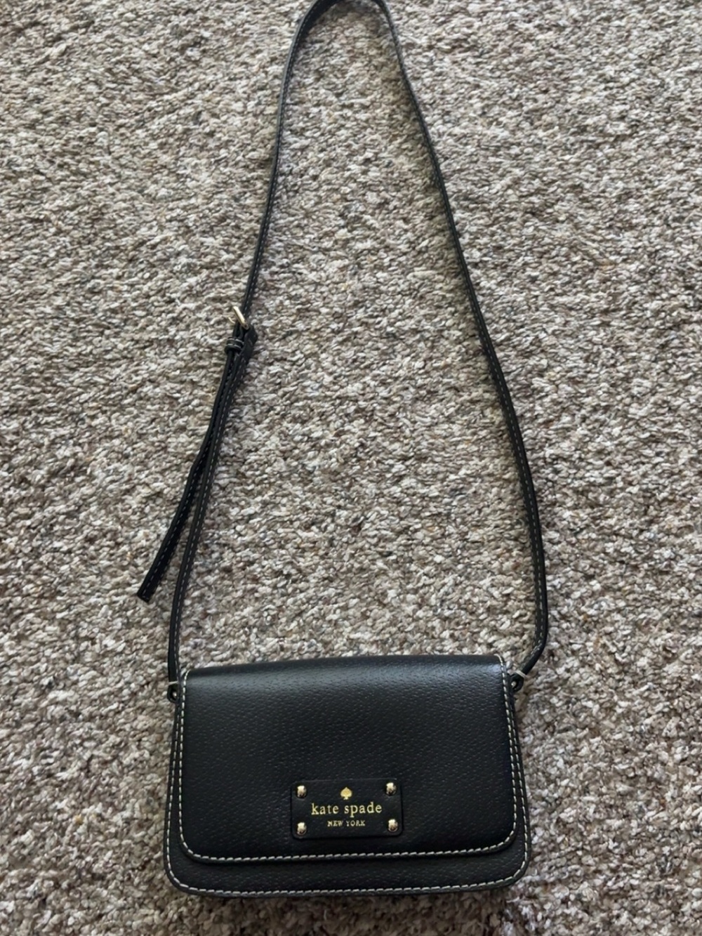 kate spade black pebble leather crossbody with gold plaque